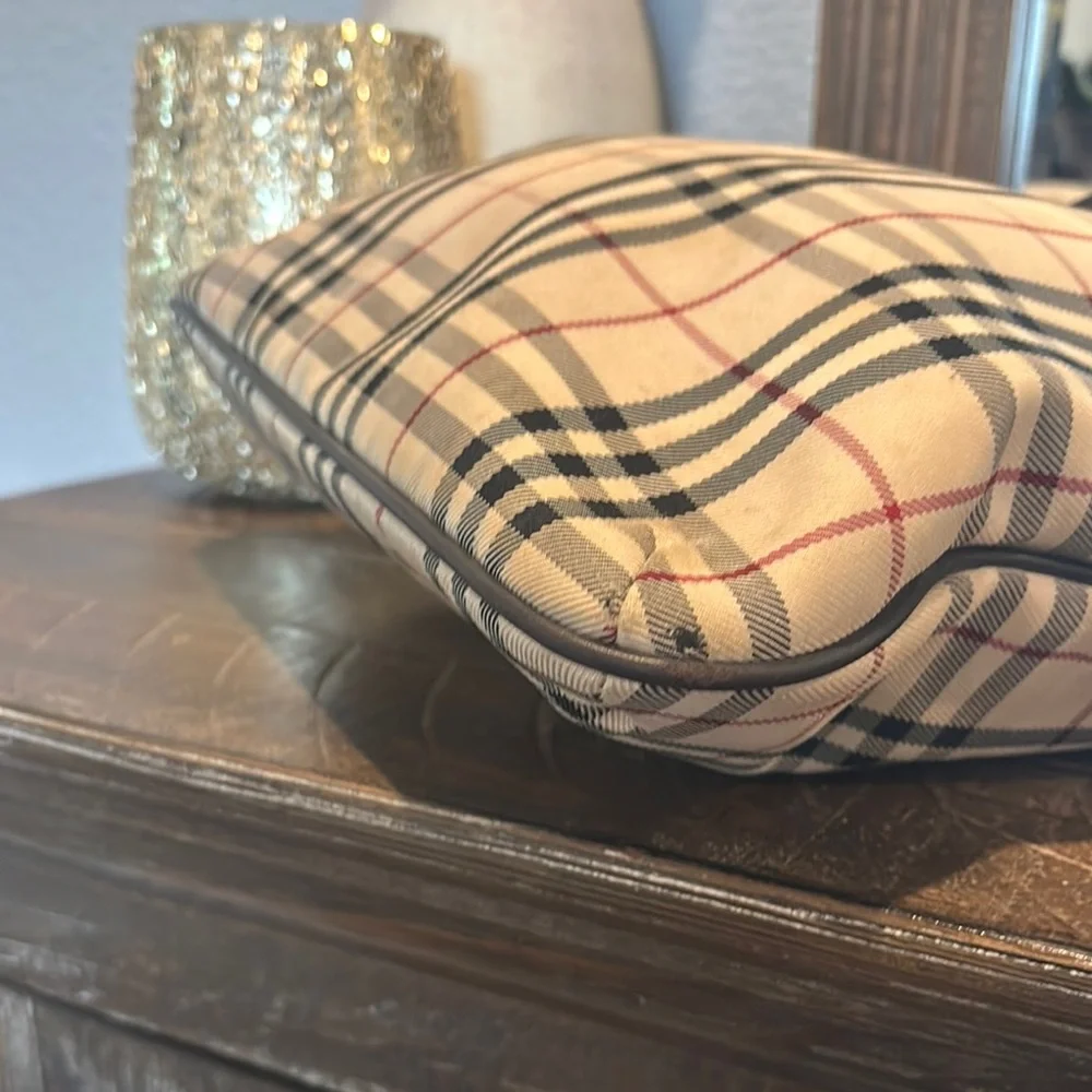 Burberry elegant tote